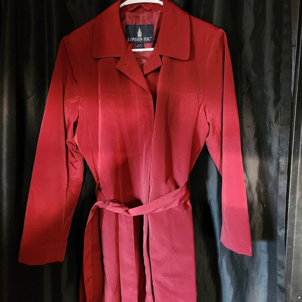 London Fog Red Trench Coat/ sz Med. Like new condition
